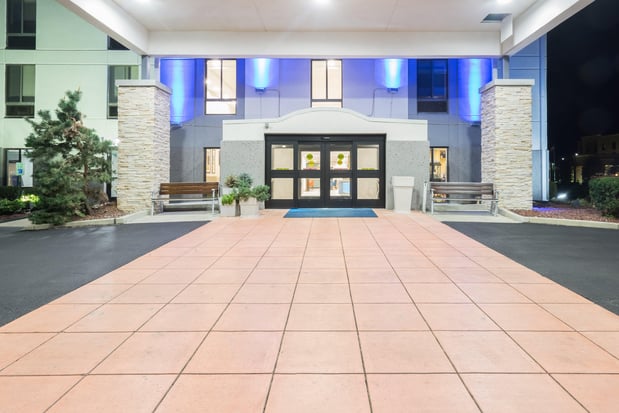 Images Holiday Inn Express & Suites Louisville East by IHG