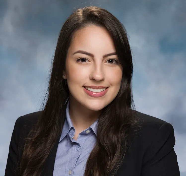 Dr. Gabriela Alvim De Paula