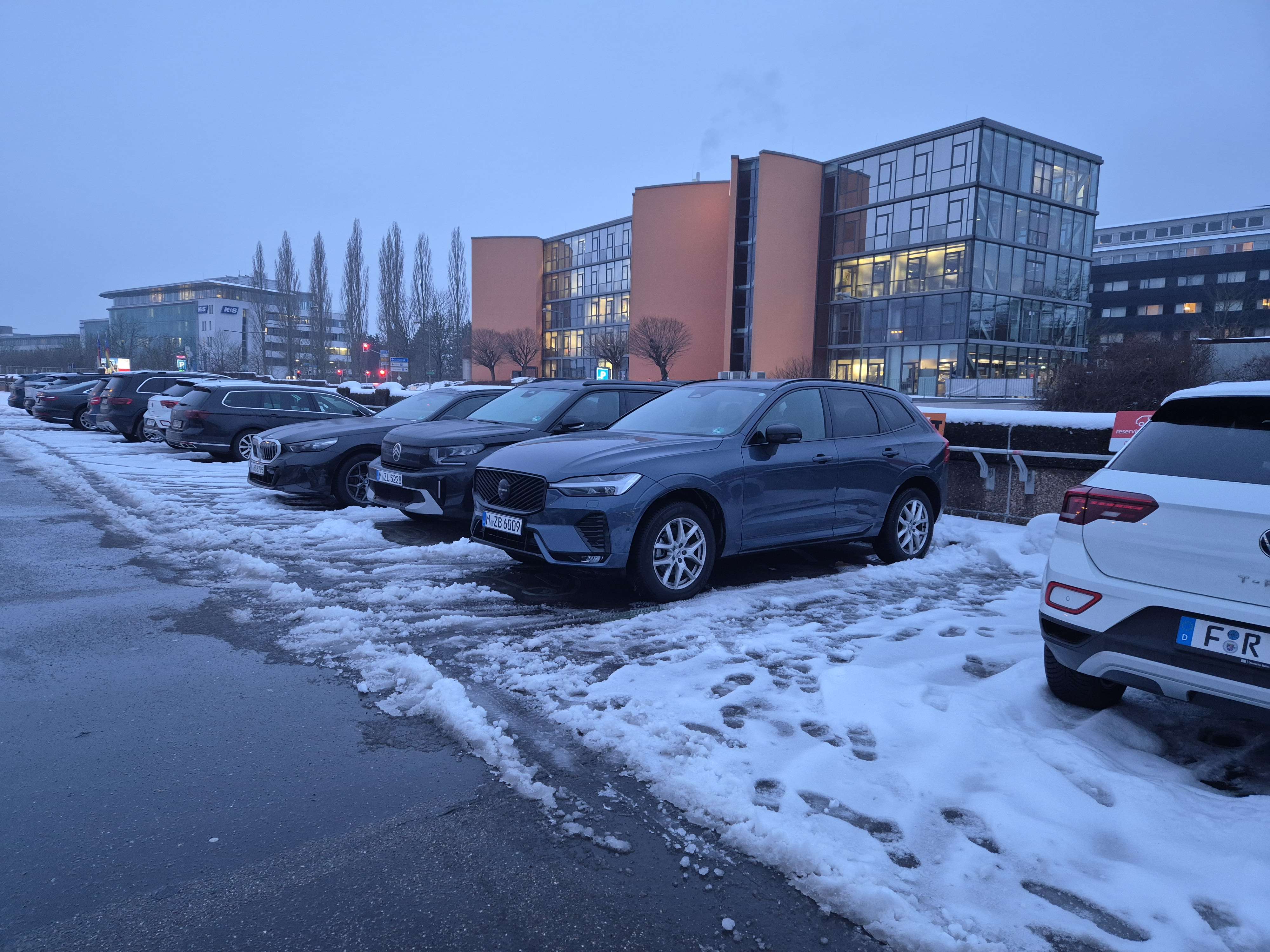 SIXT Autovermietung Kassel-Wilhelmshoehe Bahnhof, Willy-Brandt-Platz 1 in Kassel