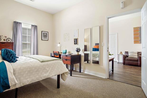 Images Central House on Stadium Apartments