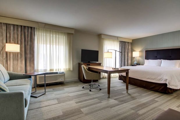 Images Hampton Inn & Suites Milwaukee West