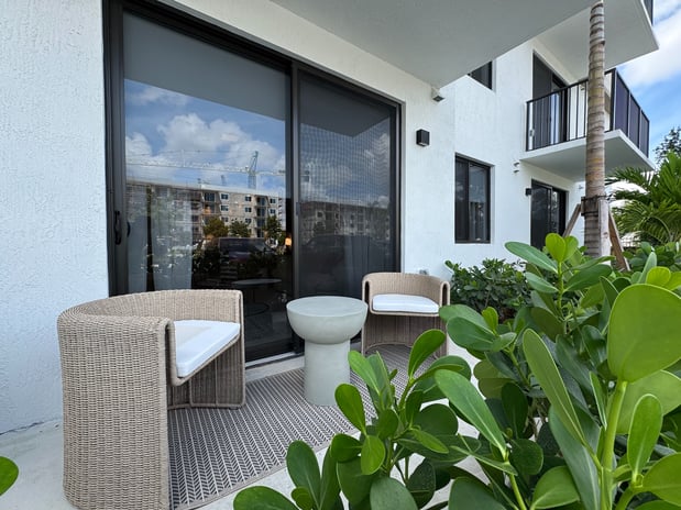 Images Caroline Golden Glades