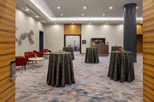 Images The Lofton Hotel Minneapolis, Tapestry Collection by Hilton