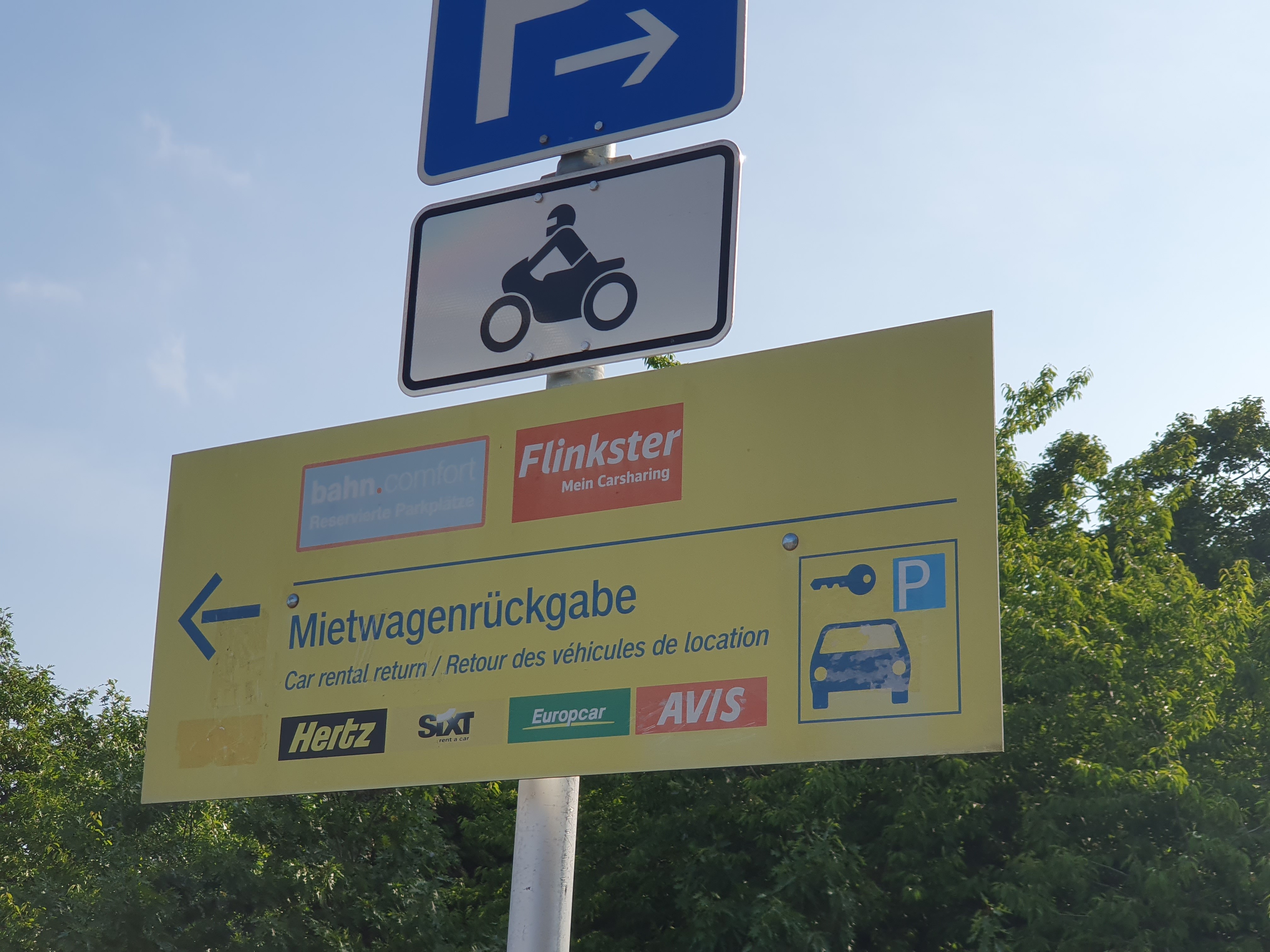 SIXT Autovermietung Kassel-Wilhelmshoehe Bahnhof, Willy-Brandt-Platz 1 in Kassel