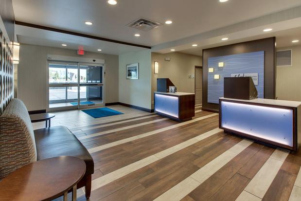Images Holiday Inn Express Cheektowaga North East by IHG