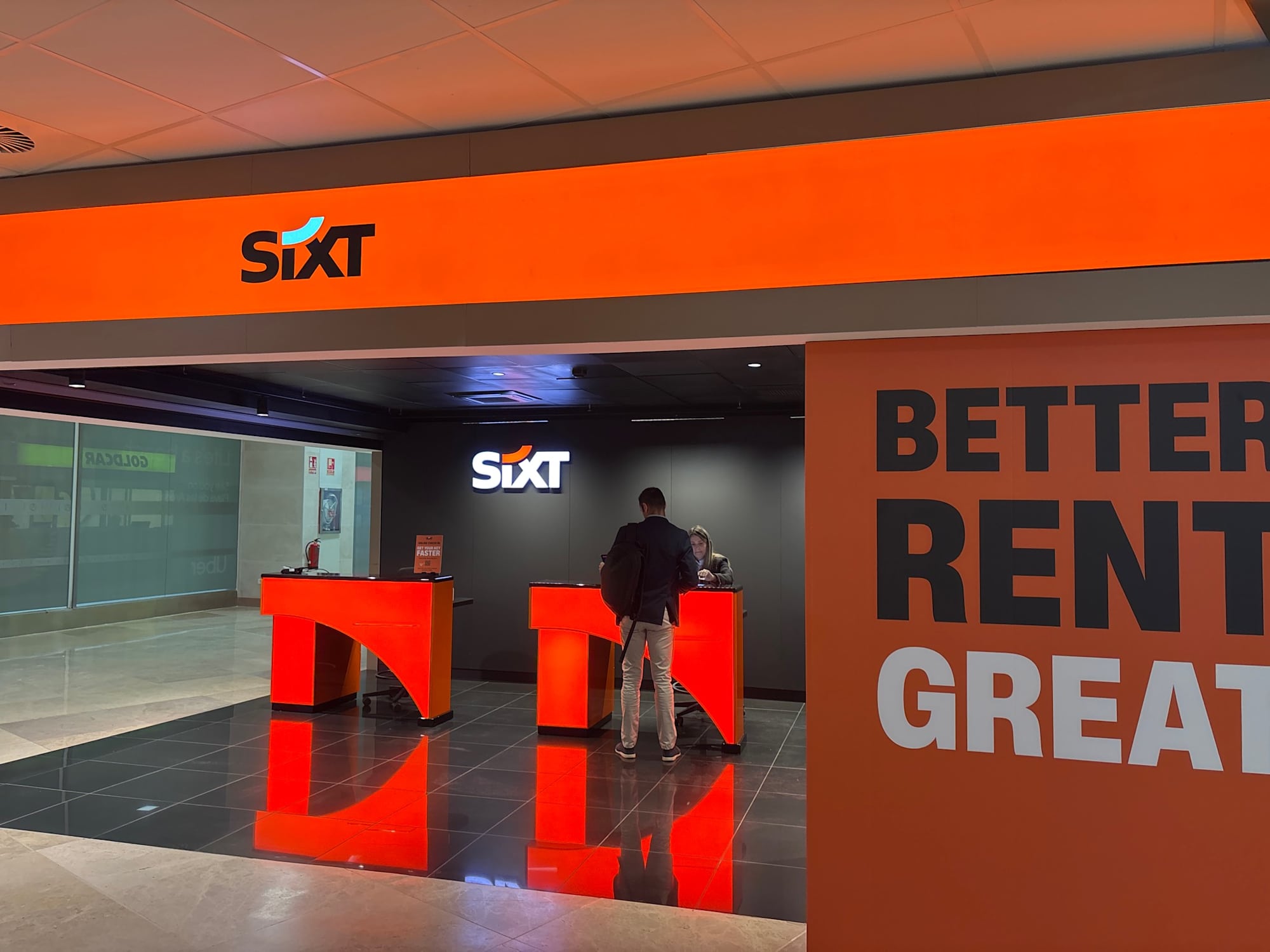 SIXT Alquiler de Coches - Valencia Aeropuerto (VLC) 8