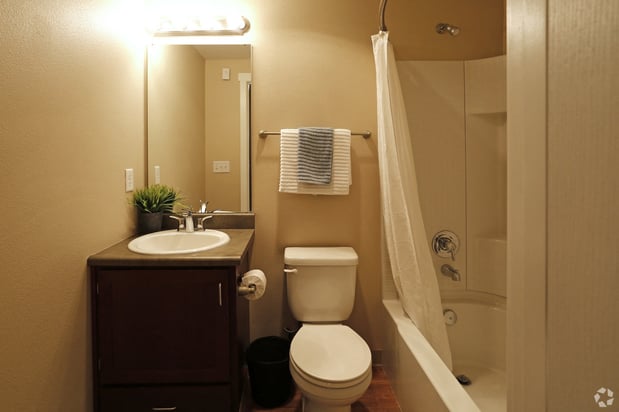 Images Commons at Avalon Park Apartments