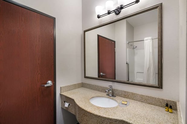 Images Best Western Plus Lake Dallas Inn & Suites