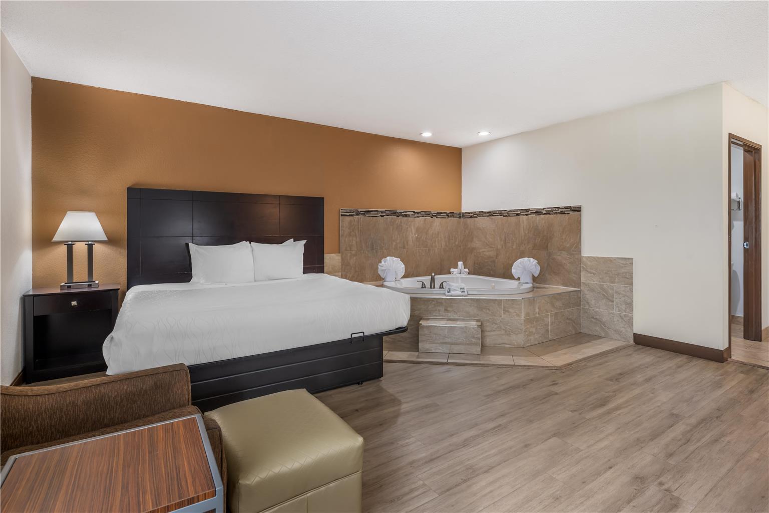 King Room with Jacuzzi 