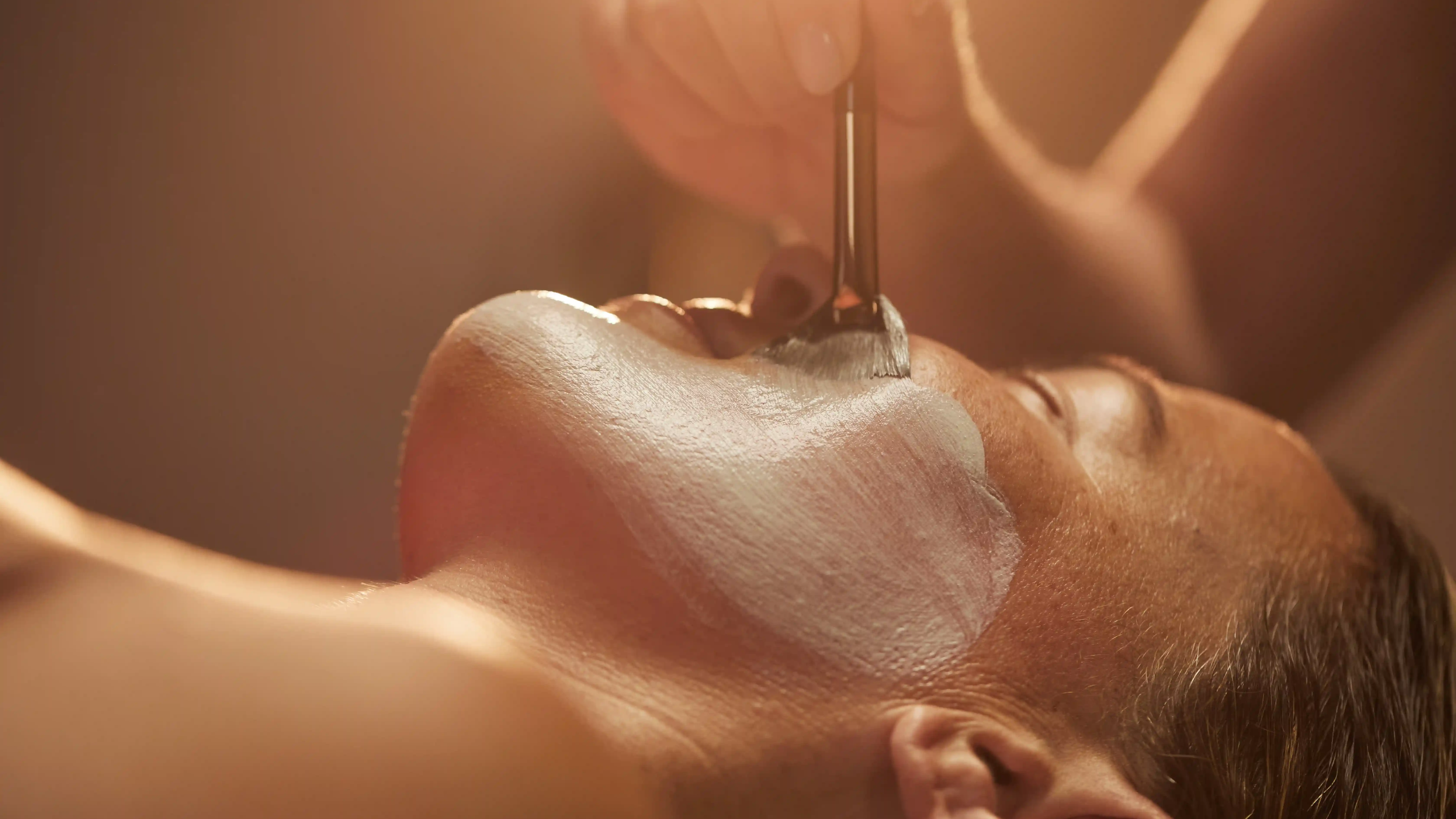 Purifying detox facial with deep cleansing treatment for Club members