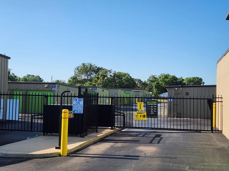 3602_Gate