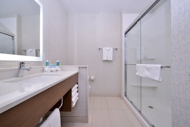 Images Holiday Inn Express & Suites Madison by IHG