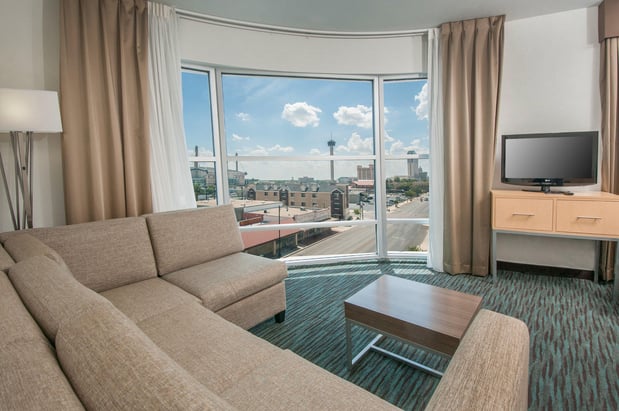 Images Holiday Inn Express & Suites San Antonio Rivercenter Area by IHG