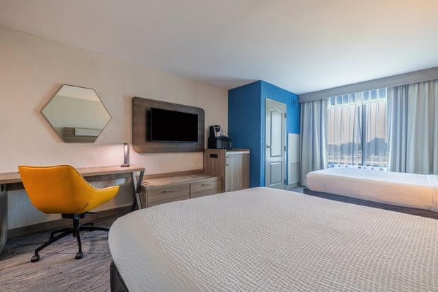 Images Holiday Inn Express & Suites Kansas City Airport by IHG