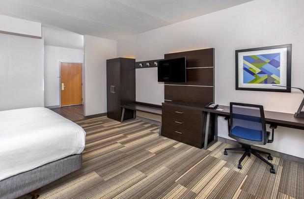 Images Holiday Inn Express & Suites Morristown, an IHG Hotel