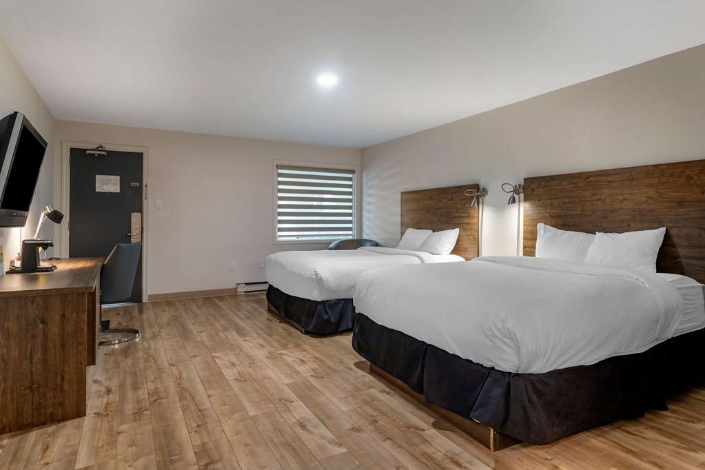2 Double Bed Room Dannys Suites, SureStay Collection By Best Western Beresford (506)546-6621