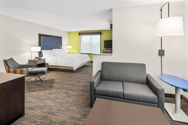 Images Holiday Inn Express & Suites Wilmington-Newark by IHG