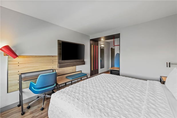 Images Tru by Hilton Kansas City Airport