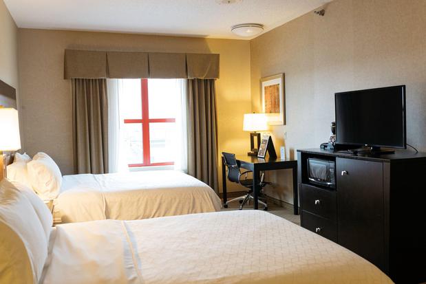 Images Holiday Inn Express & Suites Olathe North, an IHG Hotel