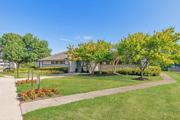 Images Lakeside Crossing at Eagle Creek Apartments and Townhomes