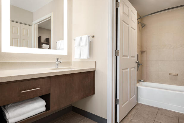 Images Staybridge Suites Oklahoma City-Quail Springs by IHG