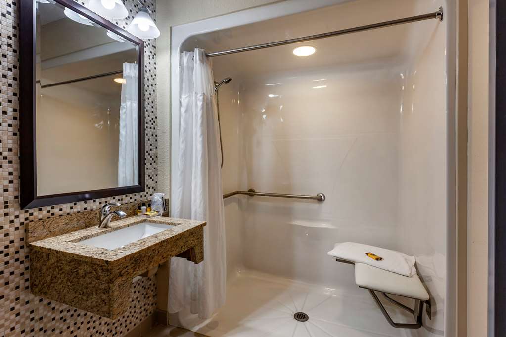 Images Best Western Plus Woodstock Inn & Suites