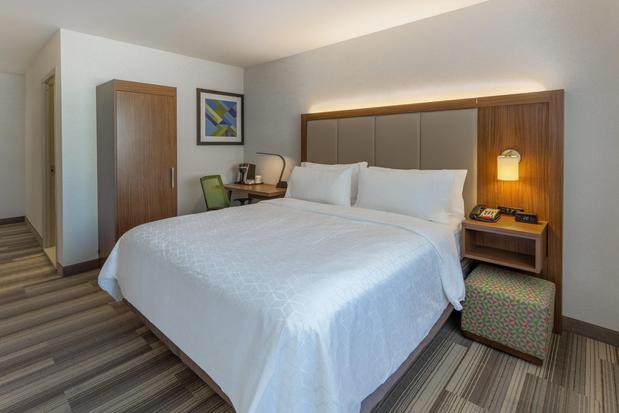 Images Holiday Inn Express LaGuardia Arpt by IHG