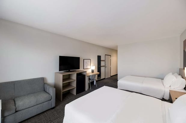 Images Spark by Hilton Midland South