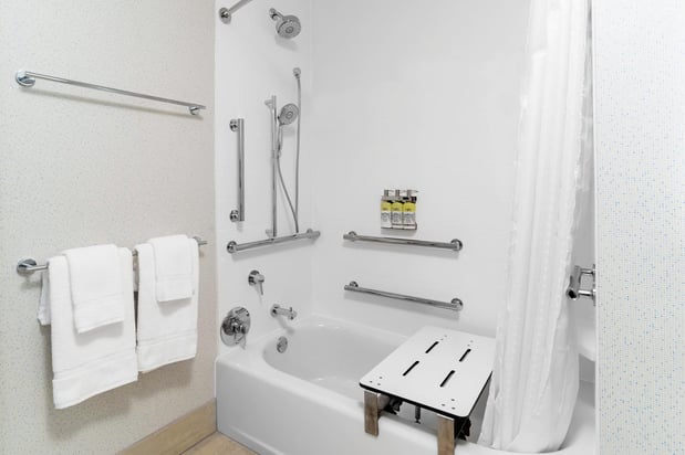 Images Holiday Inn Express & Suites Milwaukee – West Allis by IHG