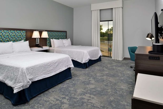 Images Hampton Inn Cedar Falls Downtown