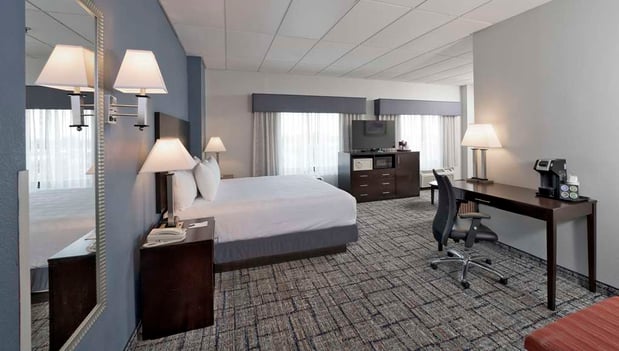Images Best Western Plus Hotel & Conference Center