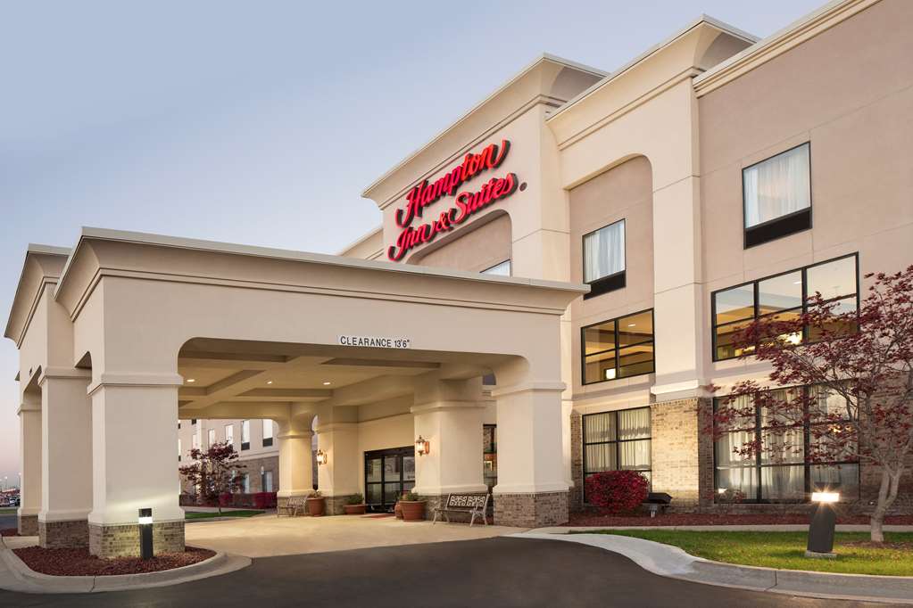 Hampton Inn & Suites Detroit/Sterling Heights, 36400 Van Dyke Avenue ...