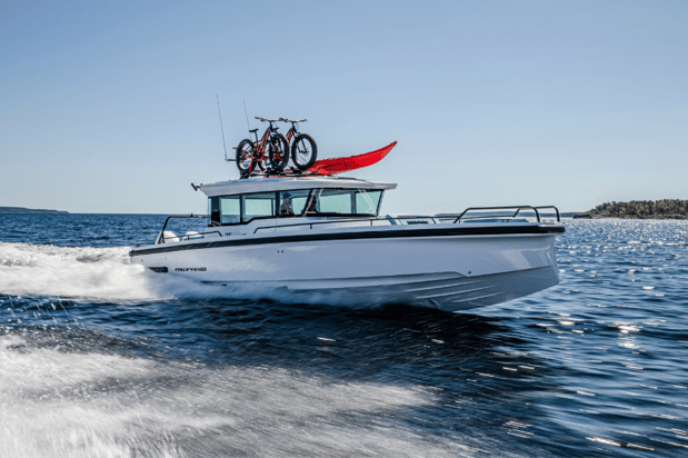Images SeaEO Luxury Boat Charters