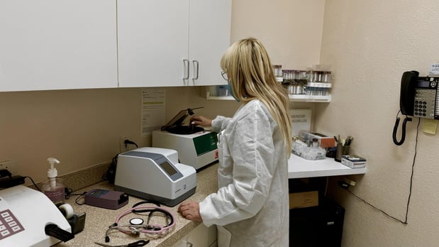 Images Clinica Medica La Salud - Norwalk