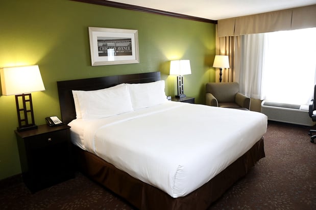 Images Holiday Inn Chicago Oakbrook by IHG