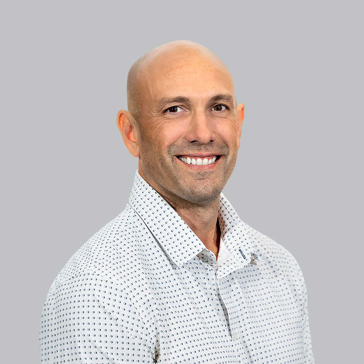 Headshot of William Acosta, a wealth advisor at Chase