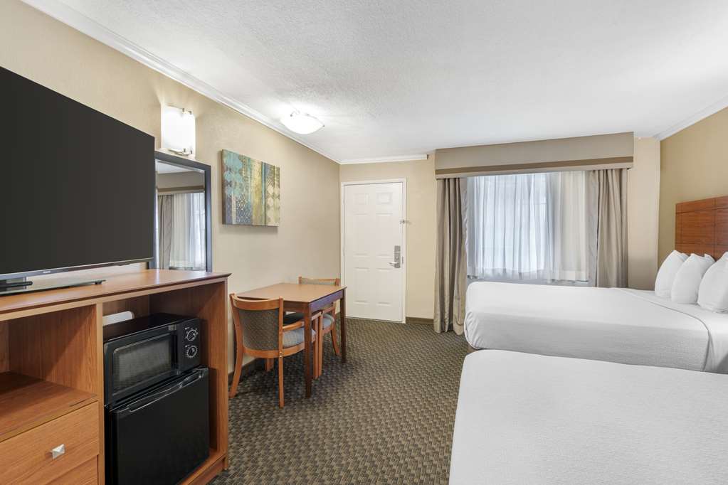 2 Queen Room