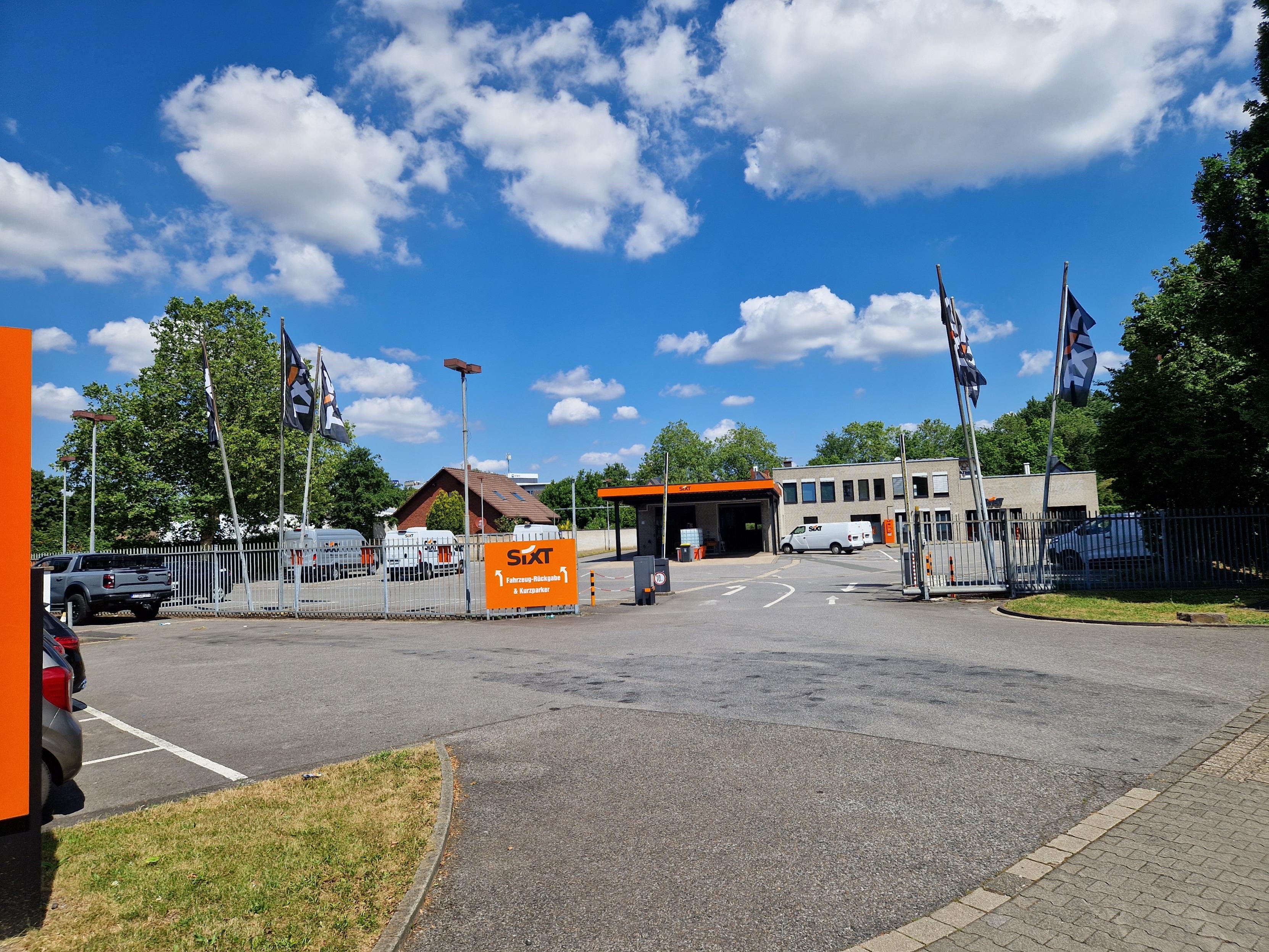 SIXT Truck Center Düsseldorf, Tilde-Klose-Weg 2-4 in Düsseldorf