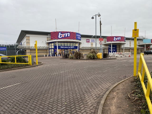 B&M's newest store opened its doors on Saturday (7th March 2020) in Stechford, Birmingham. The B&M Home Store & Garden Centre is located at Stechford Retail Park.