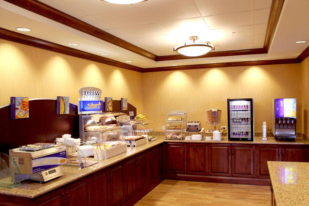 Images Holiday Inn Express & Suites Paducah West by IHG