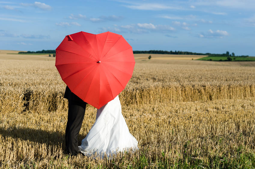 Handschuh am Neubau Gabriele Budweiser, Autohandschuhe, Hochzeitsschirme , FALKE Socken, Hosenträger Manufaktur, Regenschirme, Sonnenschirme UV Protektion, Doppler,  KNIRPS,  EMIL Trinkflasche, Paprcuts, CALEOS Holzschuhlöffel, Seidenhascherln, Selbstbind, Neubaugasse 44 in Wien