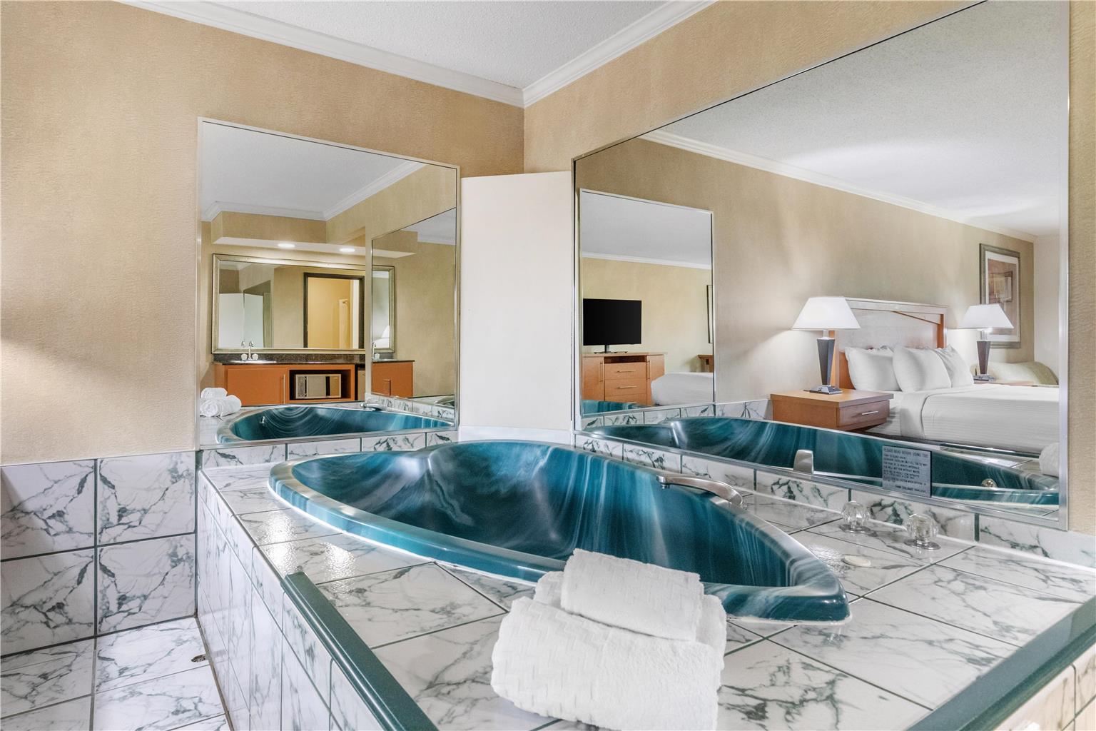 King Suite - Heart-Shaped Jetted Tub