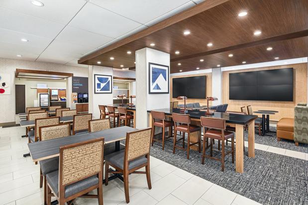 Images Holiday Inn Express Richmond - Midtown by IHG