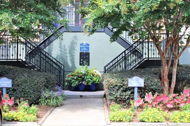 Images Woodside Village