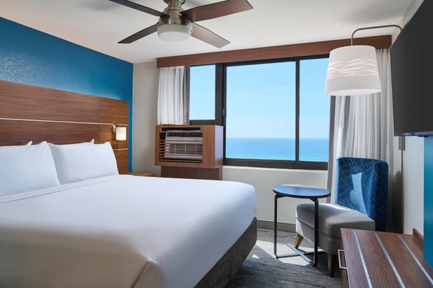 Images Holiday Inn Express Waikiki by IHG