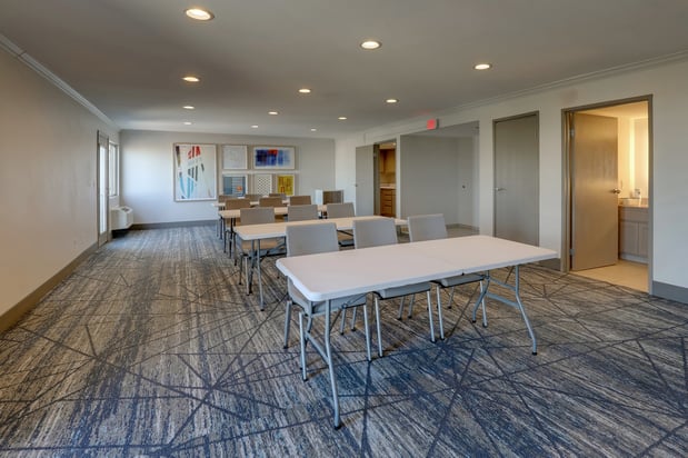 Images Holiday Inn Express & Suites Branson 76 Central by IHG