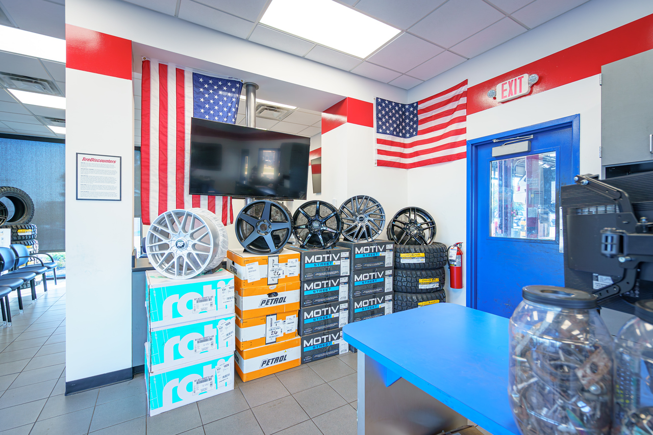 Tire Discounters on 8081 N Springboro Pike in Miamisburg