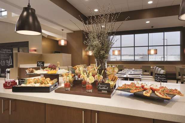 Images Embassy Suites by Hilton Akron Canton Airport