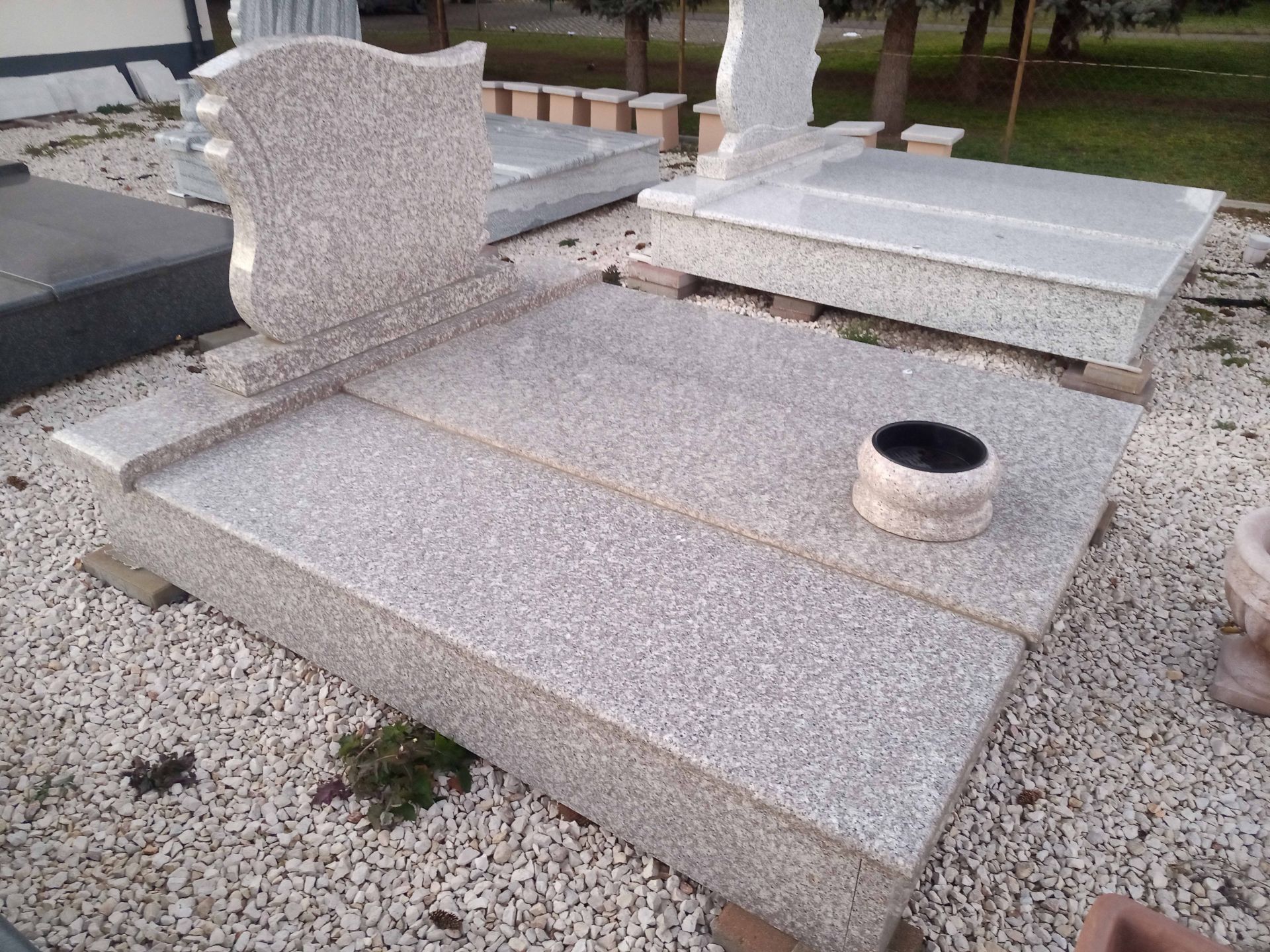 Images VARGA ZOLTÁN KŐFARAGÓ-MŰKŐKÉSZÍTŐ