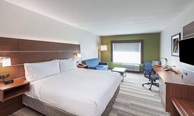 Images Holiday Inn Express & Suites Tulsa South - Woodland Hills by IHG